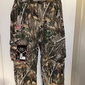 New woman’s Realtree pants